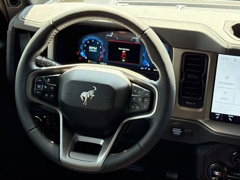 New 2026 Ford Bronco Outer Banks w/ Sasquatch Package AWD/4WD image 13