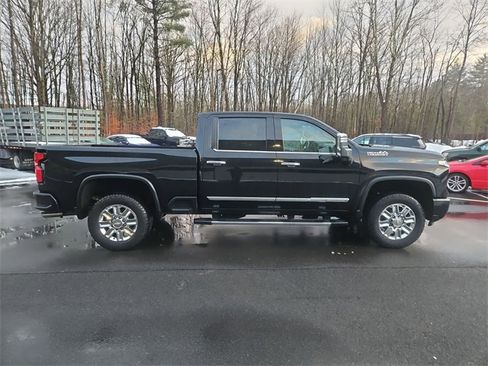 Used 2024 Chevrolet Silverado 2500 High Country w/ Technology Package image 5