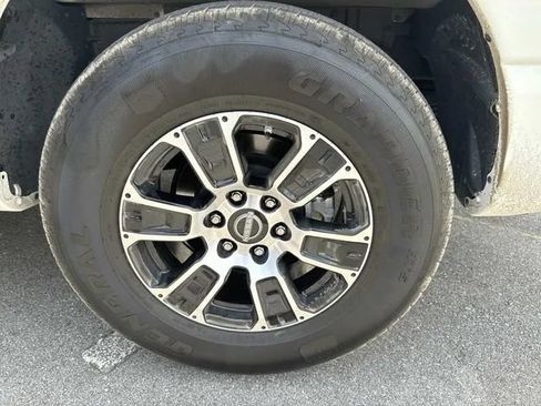 Used 2023 Nissan Titan SV RWD image 13