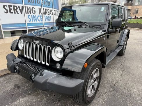 Used 2016 Jeep Wrangler Unlimited Sahara w/ Connectivity Group AWD/4WD image 9