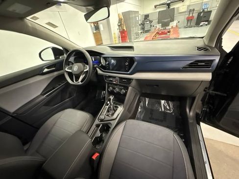 Used 2024 Volkswagen Taos SE w/ Panoramic Sunroof Package AWD/4WD image 19