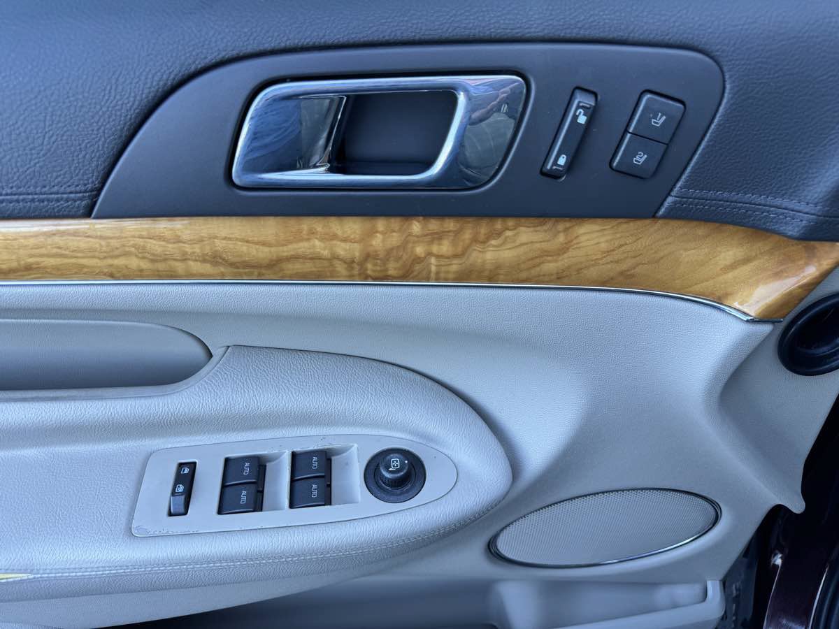 Used 2012 Lincoln MKT AWD image 47