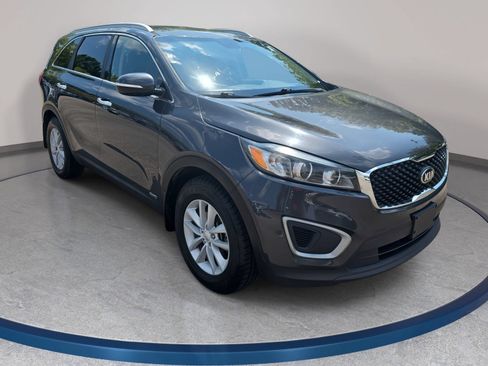 Used 2018 Kia Sorento AWD image 3