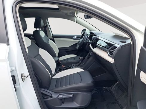 New 2025 Volkswagen Taos SEL image 18