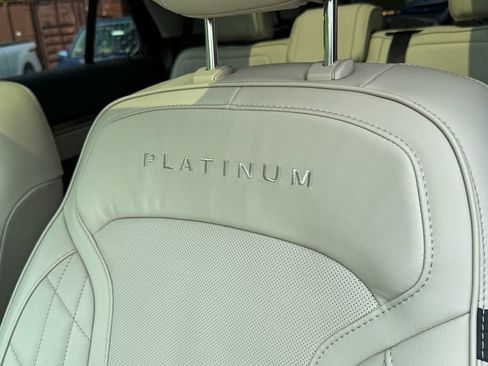Used 2018 Ford Explorer Platinum AWD/4WD image 27
