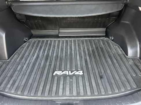 Used 2022 Toyota RAV4 XLE Premium AWD/4WD image 15