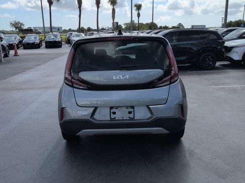 Used 2023 Kia Soul LX w/ LX Technology Package FWD image 5