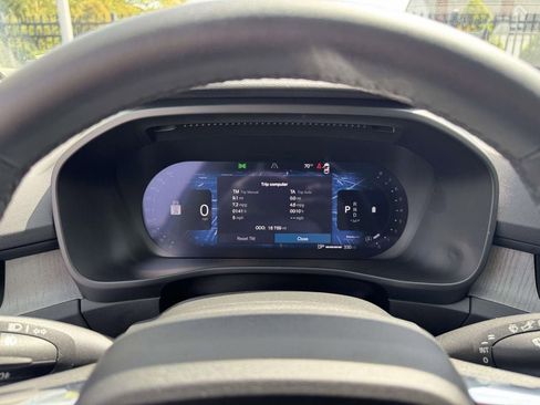 Certified 2025 Volvo XC40 B5 Plus AWD/4WD image 26