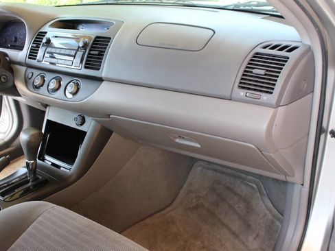 Used 2005 Toyota Camry LE image 10