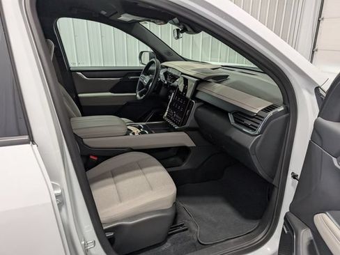 Used 2025 GMC Acadia Elevation AWD/4WD image 29