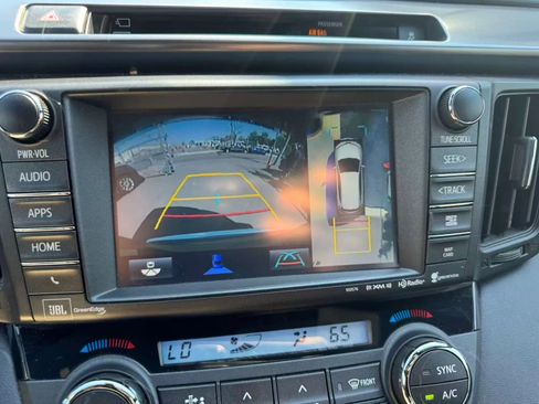 Used 2016 Toyota RAV4 SE image 19