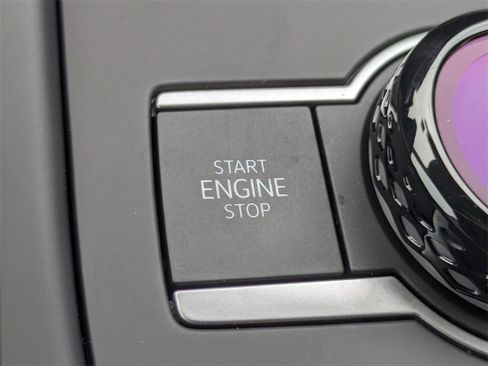 New 2025 Volkswagen Tiguan SE image 28