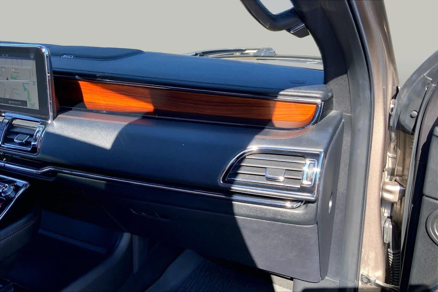 Used 2019 Lincoln Navigator Reserve w/ Cargo Package AWD/4WD image 18