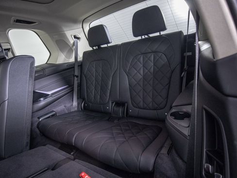 Used 2024 BMW X7 xDrive40i image 13