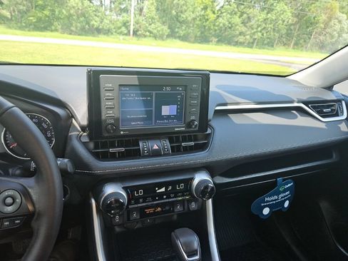 Used 2020 Toyota RAV4 XLE Premium AWD/4WD image 18