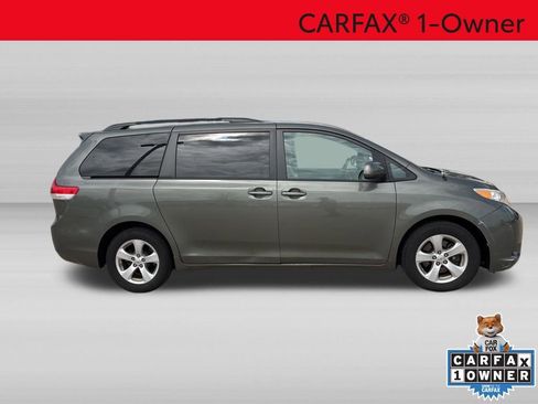 Used 2012 Toyota Sienna LE w/ Towing Pkg FWD image 2