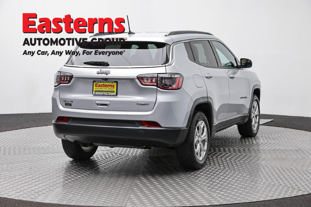 Used 2024 Jeep Compass Latitude AWD/4WD image 6