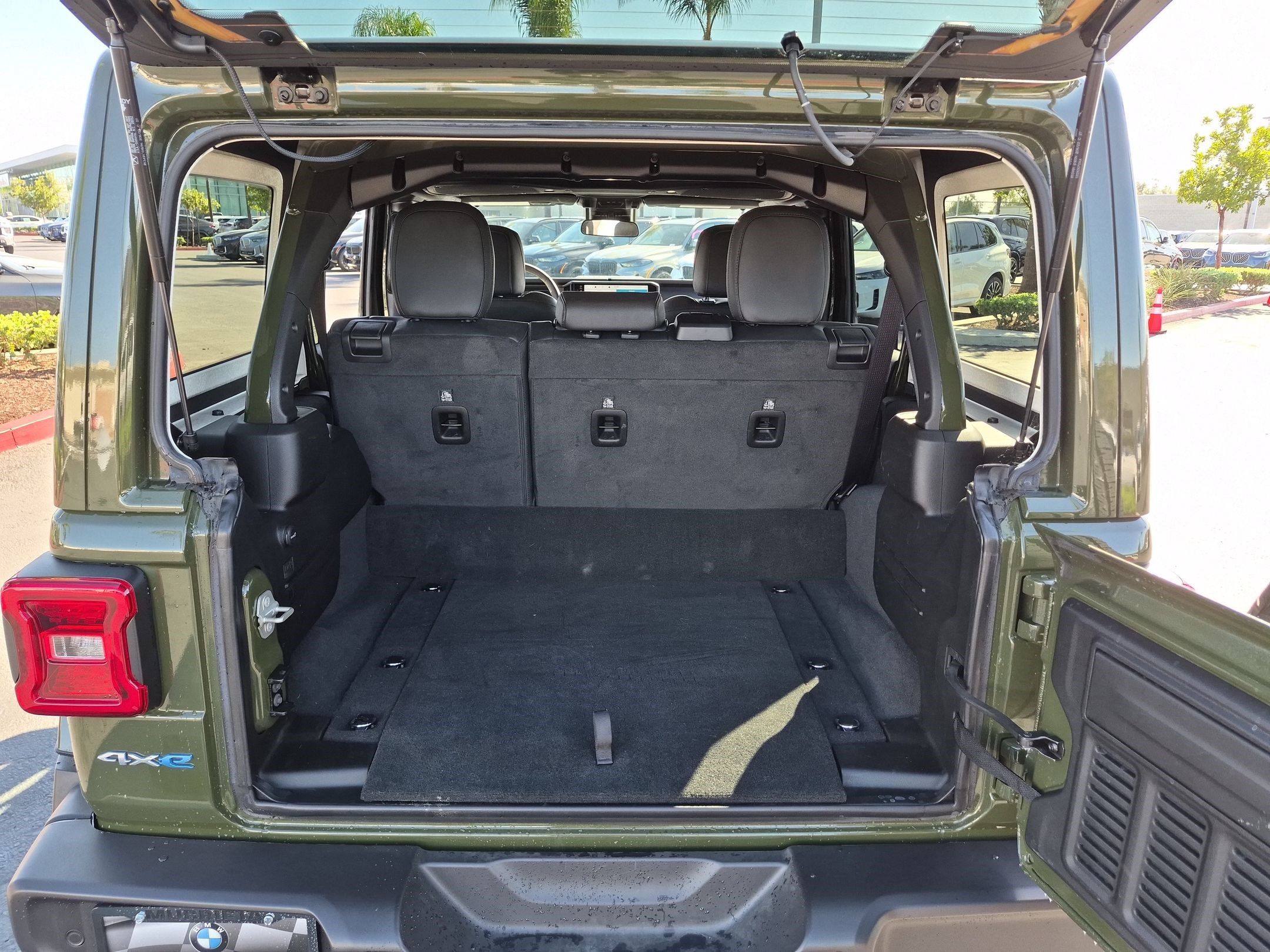 Used 2024 Jeep Wrangler Unlimited Sahara w/ Safety Group AWD/4WD image 30