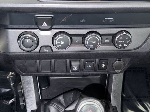 Used 2020 Toyota Tacoma TRD Off-Road image 21