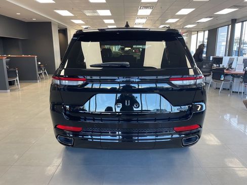 New 2025 Jeep Grand Cherokee Summit image 5