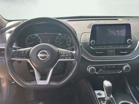 Used 2024 Nissan Altima 2.5 SR AWD/4WD image 7
