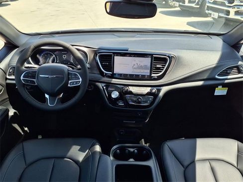 New 2026 Chrysler Pacifica Select image 7
