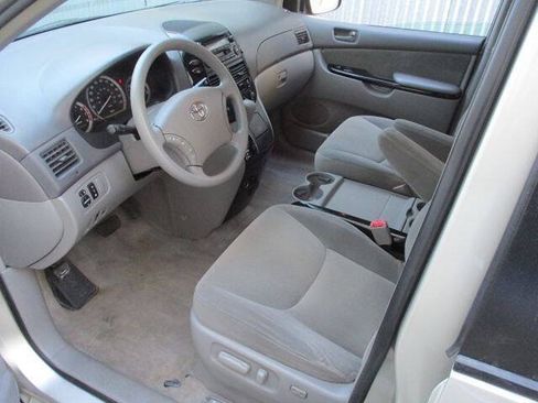 Used 2005 Toyota Sienna LE FWD image 9