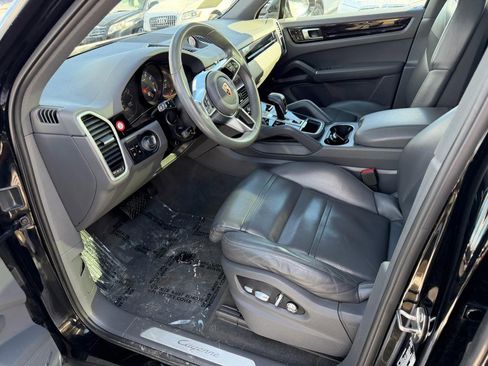 Used 2019 Porsche Cayenne AWD image 12