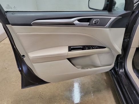 Used 2019 Ford Fusion SEL FWD image 18