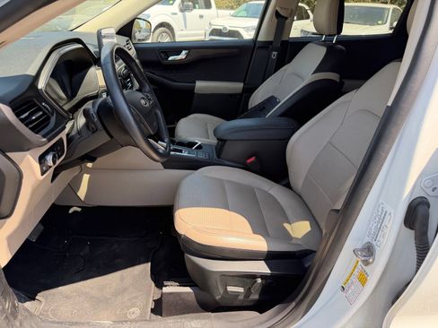 Used 2020 Ford Escape Titanium FWD image 10