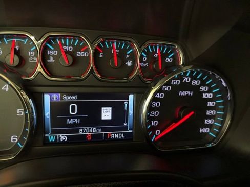 Certified 2020 GMC Yukon XL SLT w/ Premium Edition AWD/4WD image 18