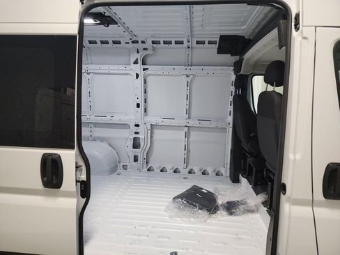 New 2024 RAM ProMaster 2500 w/ Quick Order Package 22G SLT image 6