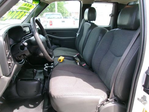 Used 2007 Chevrolet Silverado 2500 W/T w/ Skid Plate Package AWD/4WD image 20