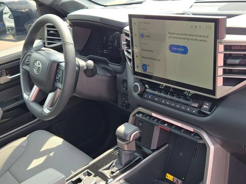 Used 2025 Toyota Tundra Limited AWD/4WD image 9