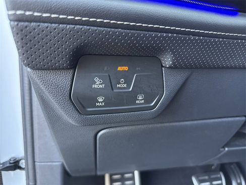 Certified 2024 Volkswagen Atlas Cross Sport SEL R-Line image 20