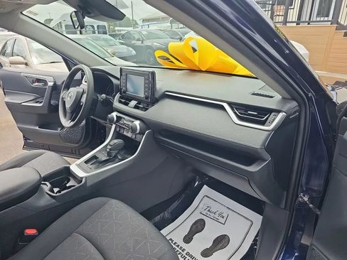 Used 2019 Toyota RAV4 XLE w/ Convenience Package FWD image 19