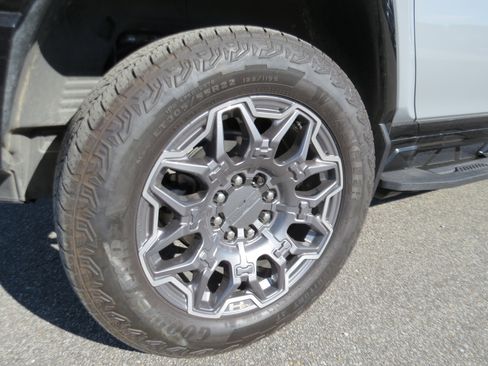 Used 2025 GMC Hummer EV 3X image 12