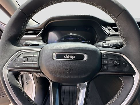 Used 2023 Jeep Grand Cherokee L Laredo RWD image 34