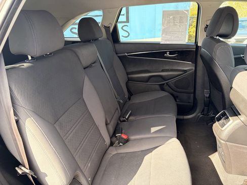 Used 2016 Kia Sorento FWD w/ LX Convenience Package image 16