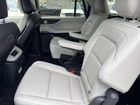 New 2026 Lincoln Navigator L Reserve w/ Jet Appearance Package AWD/4WD image 18
