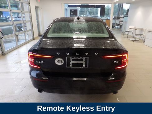 Used 2019 Volvo S60 T5 Momentum image 7