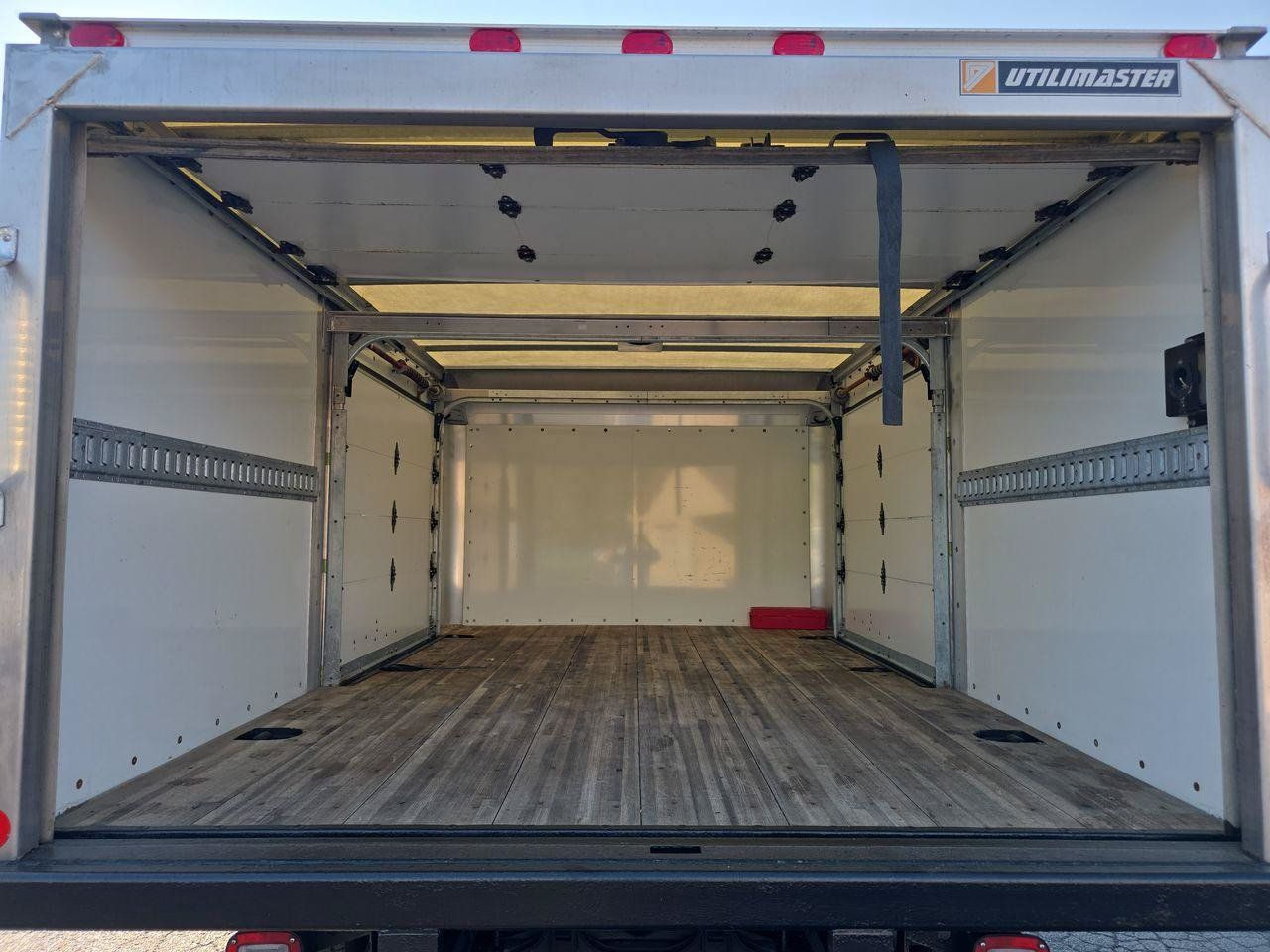 Used 2013 Ford F550 Luxury w/ Payload Upgrade Pkg RWD image 15