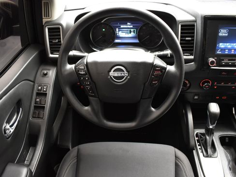 Used 2023 Nissan Frontier SV image 25