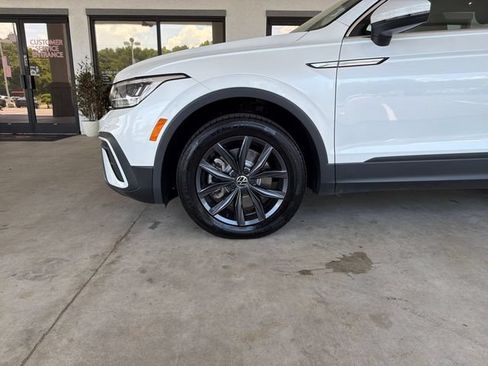 Used 2023 Volkswagen Tiguan SE AWD/4WD image 30