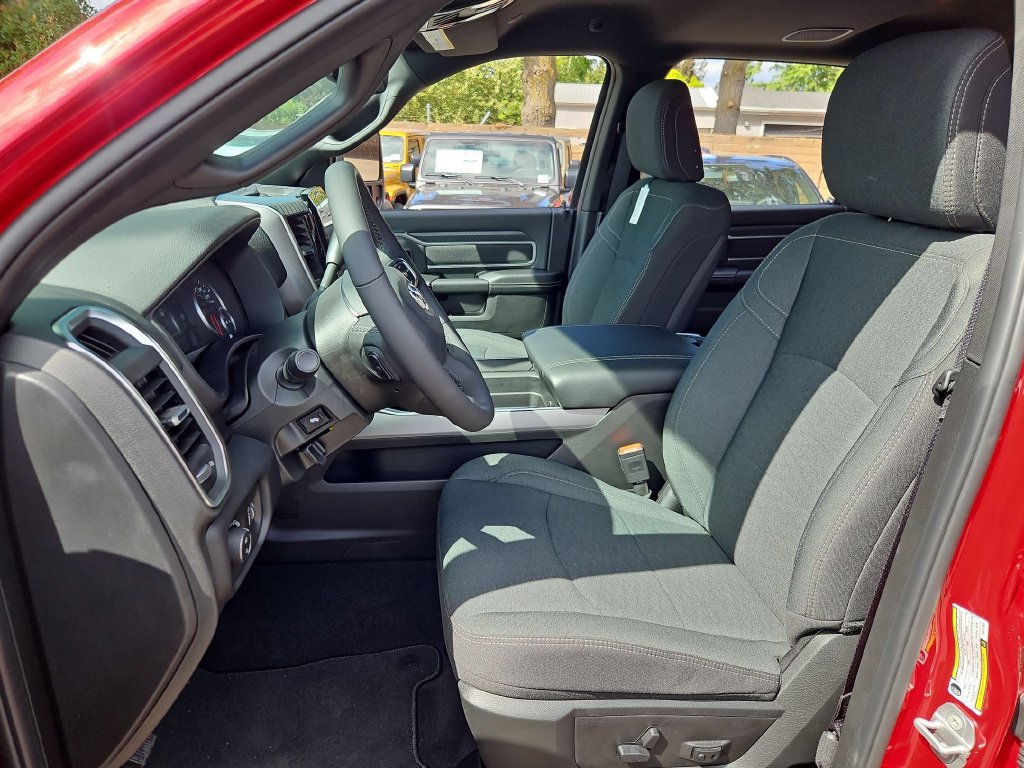 New 2026 RAM 2500 Big Horn AWD/4WD image 12