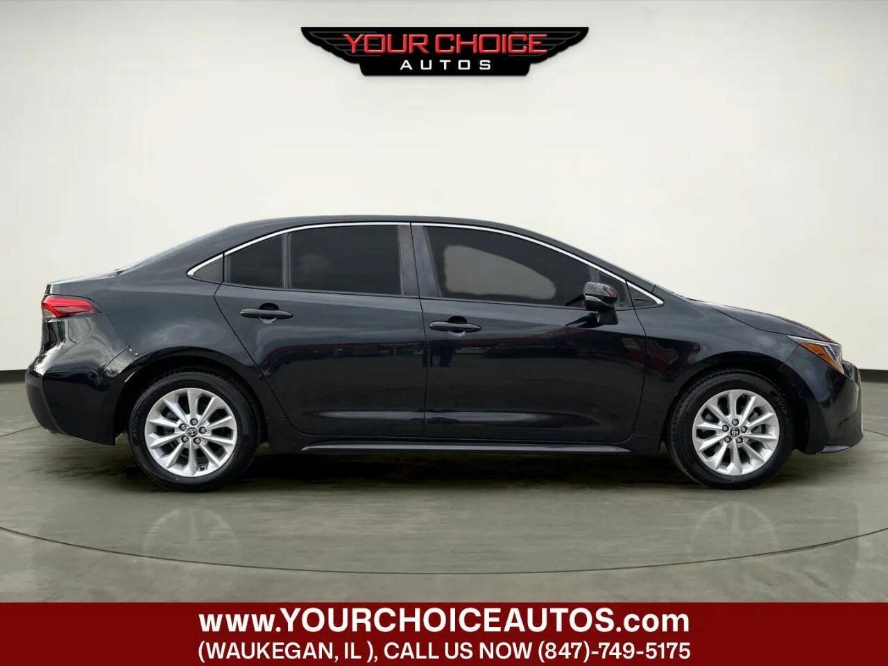 Used 2021 Toyota Corolla XLE FWD image 2