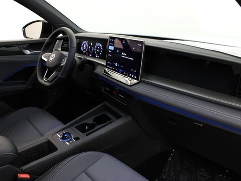 New 2026 Volkswagen Tiguan SE R-Line FWD image 24