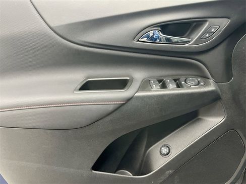 Used 2022 Chevrolet Equinox RS w/ RS Leather Package image 21