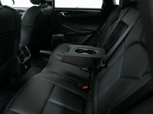 Certified 2025 Porsche Macan image 34