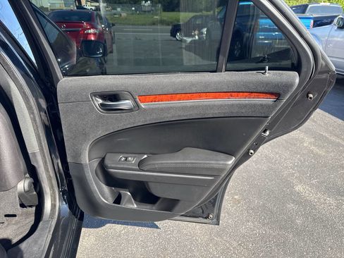 Used 2014 Chrysler 300 AWD image 22